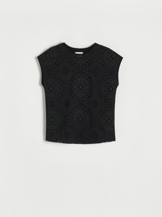 חולצת טי מבד ג'רסי מעוצב