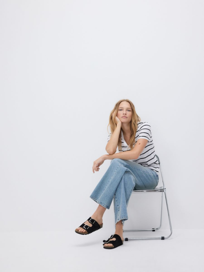 טי-שירט צווארון V