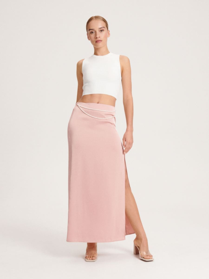 חצאית עם חרוזי פנינה לקישוט