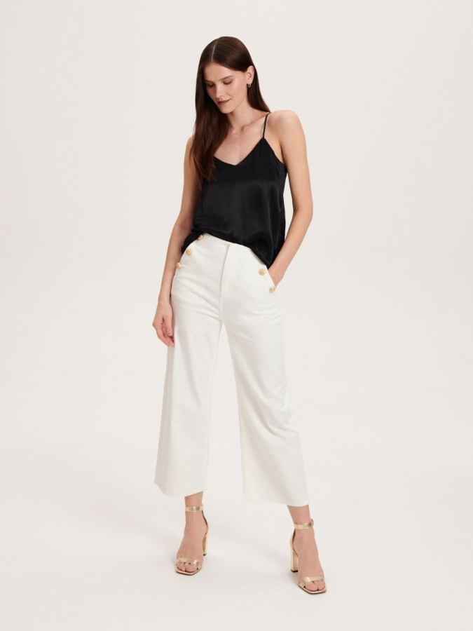 מכנס עם כפתורים