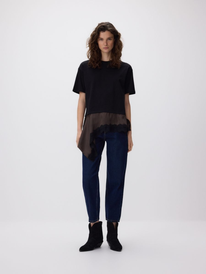 טי שירט א-סימטרית עם תחרה