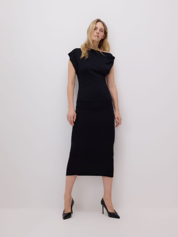 שמלת מידי צמודה