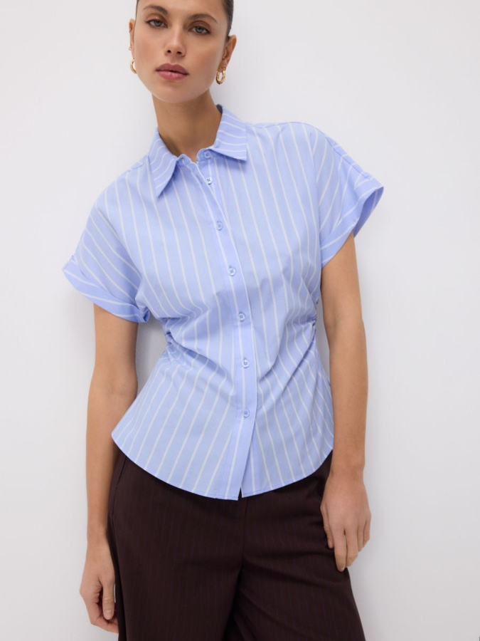 חולצת כותנה מחויטת