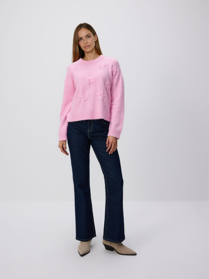 סוודר עם רקמה