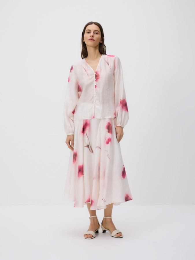 חולצה עם הדפס פרחים