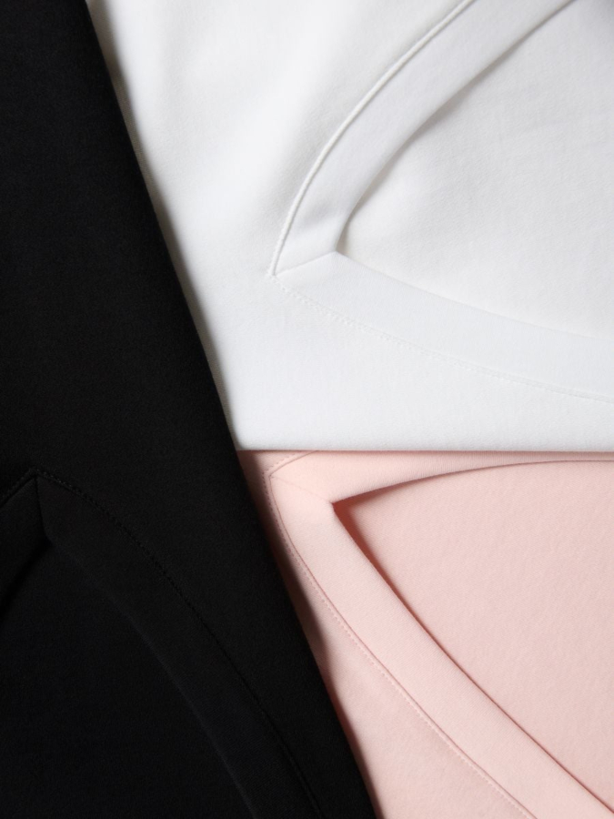 טי שירט צווארון וי ממורצרת