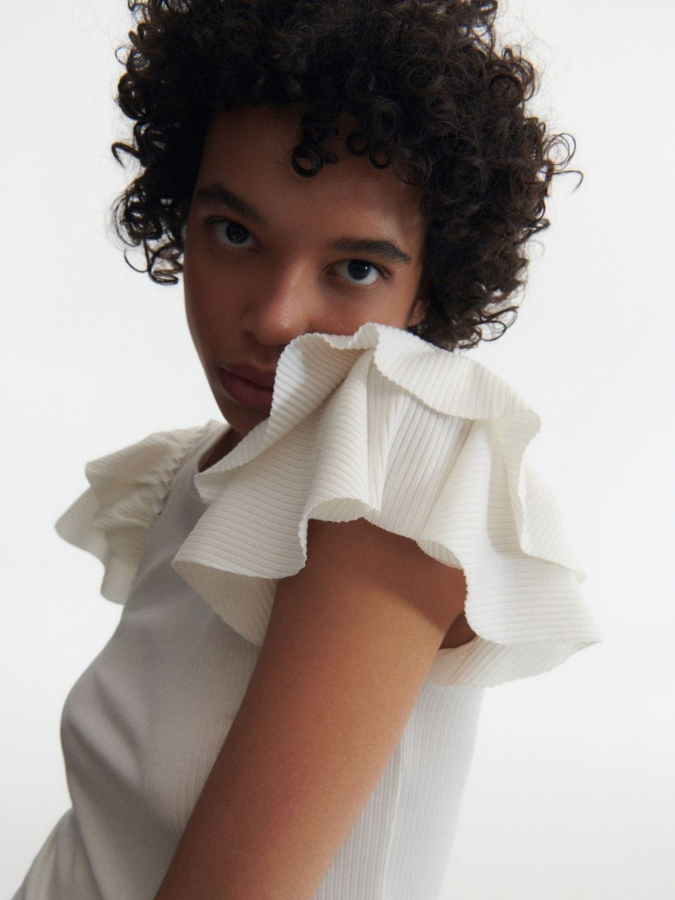 חולצה קצרה עם שרוולי מלמלה