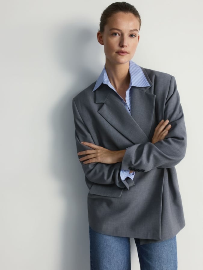 חולצה בגזרה צמודה