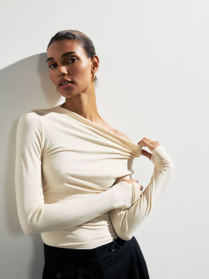 טופ צמוד עם כיווצים