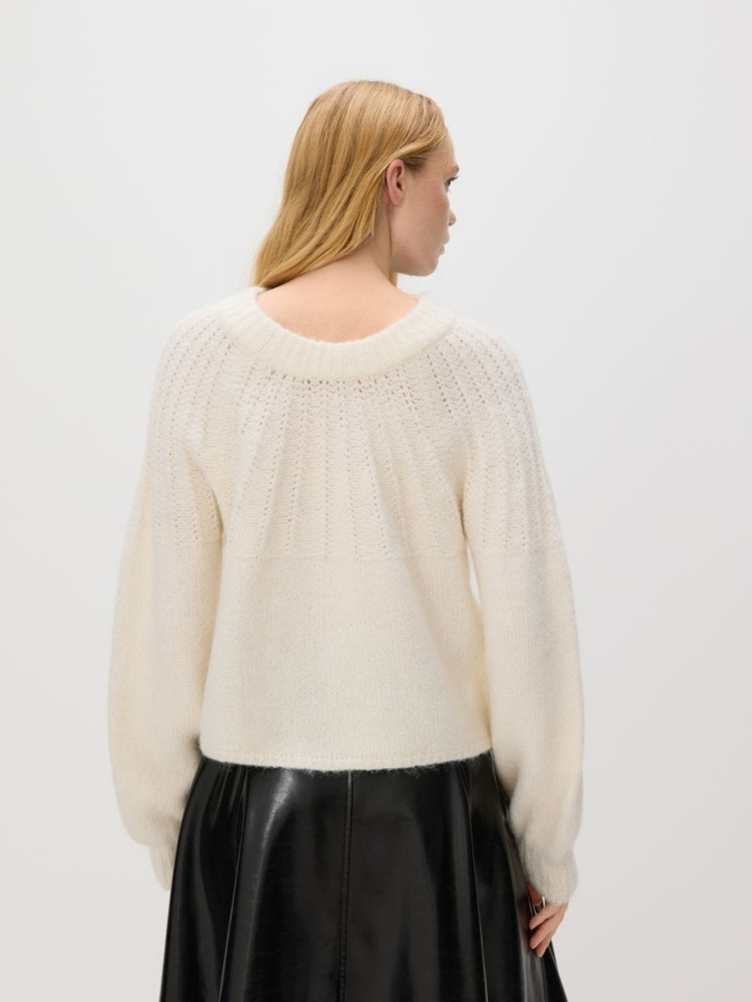 סריג עם עיטור פפיון