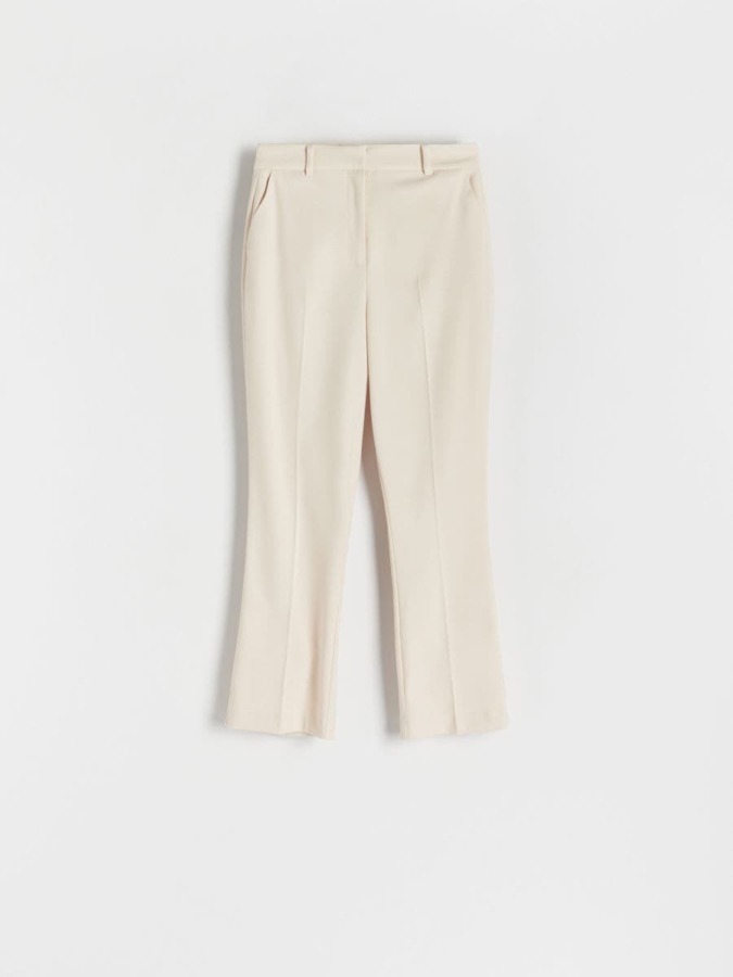 מכנסיים מחויטים עם קפל קדמי