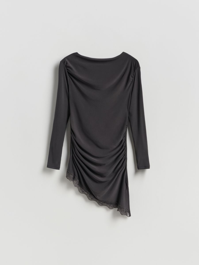 חולצה א-סימטרית עם תחרה