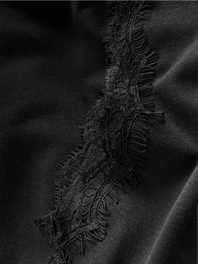 שמלת מידי אסימטרית עם תחרה