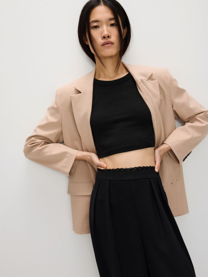 מכנסיים רחבים עם קפלים