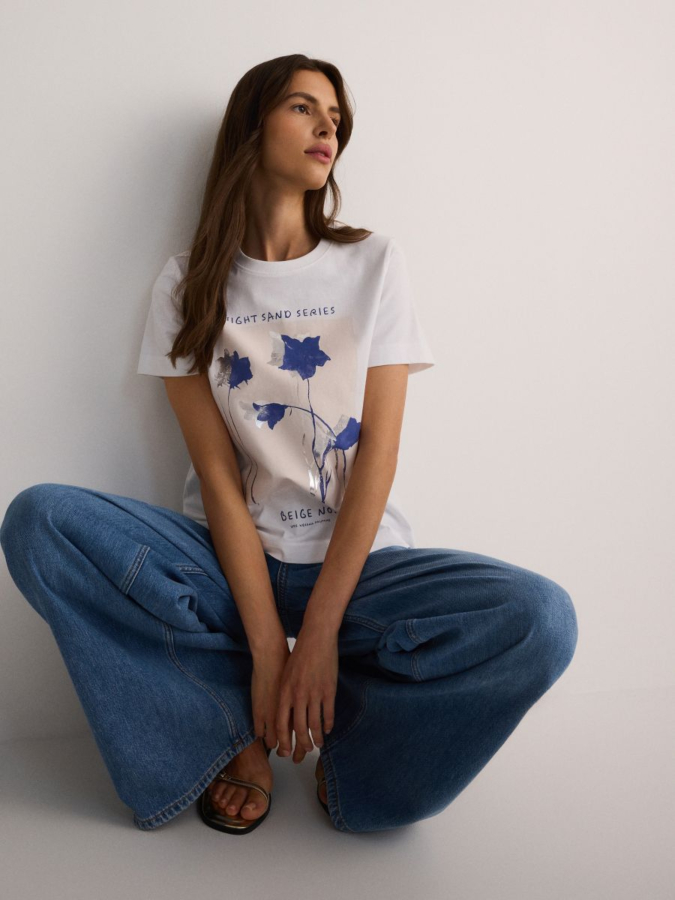 טי קצרה עם דפוס