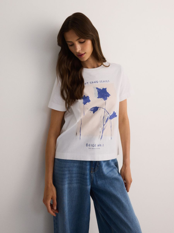 טי קצרה עם דפוס