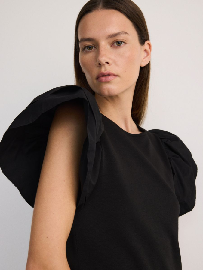 טי שירט עם שרוולי קפל