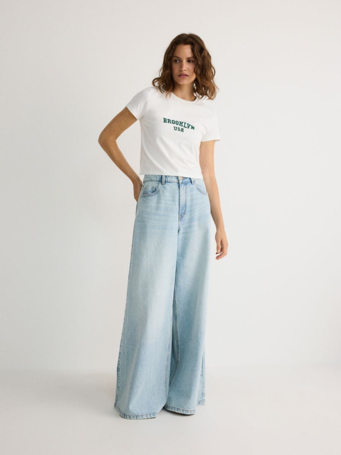 טי קצרה עם דפוס