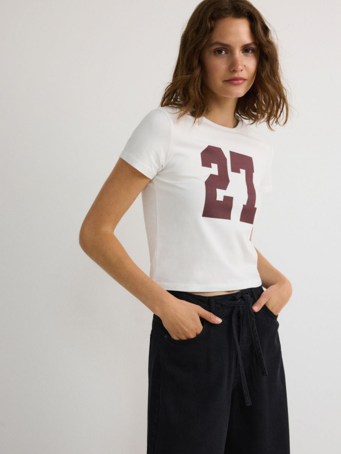 טי קצרה עם דפוס