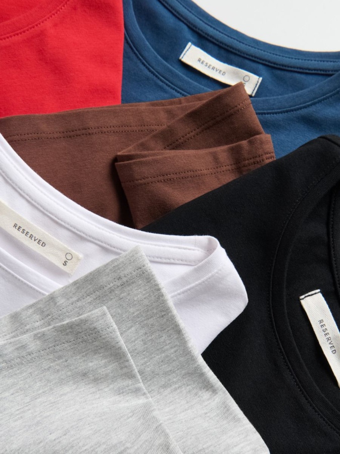 חולצת טי כותנה בגזרה צמודה