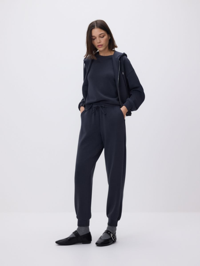 טי שירט רגלן מבד מודל