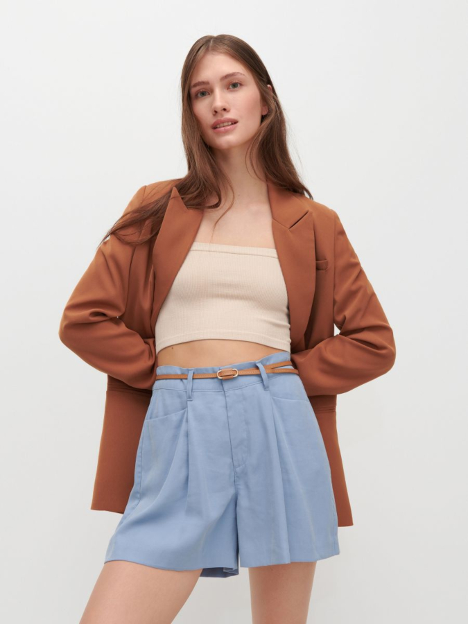 מכנס קצר עם חגורה