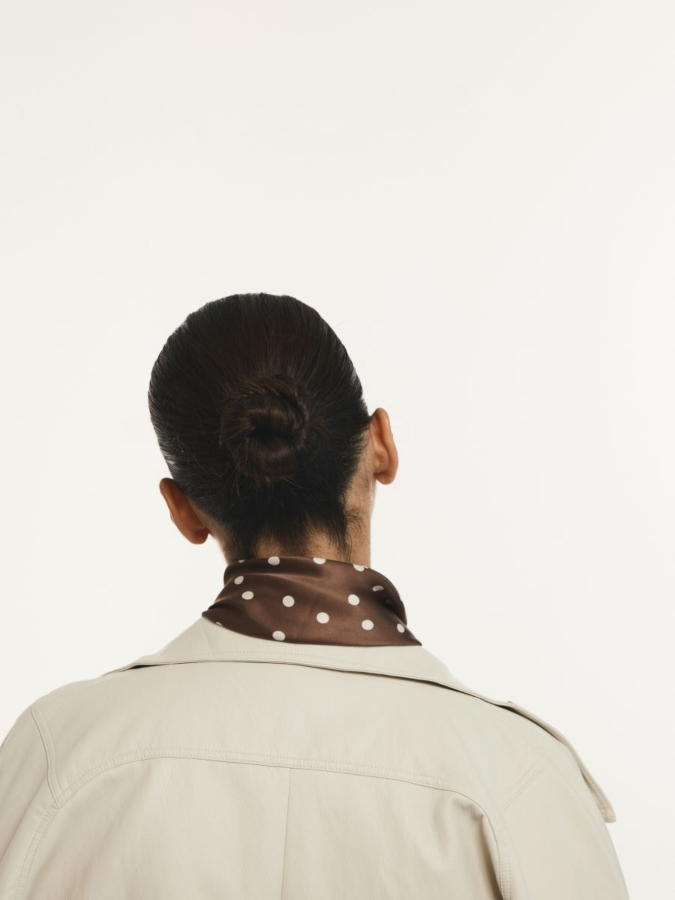 מטפחת צוואר עם הדפס נקודות