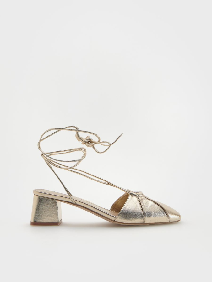 נעלי סטילטו עם אפקט מתכתי