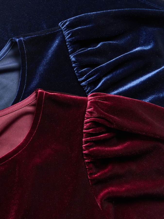 טופ קטיפה עם שרוולים נפוחים