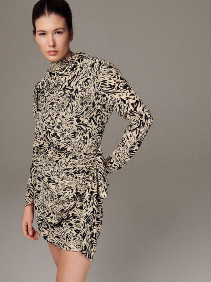 שמלה מודפסת בעיצוב בד נופל