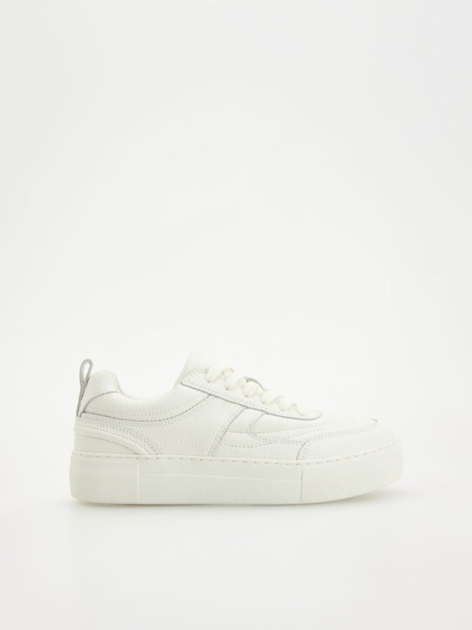 סניקרס עם סוליה עבה