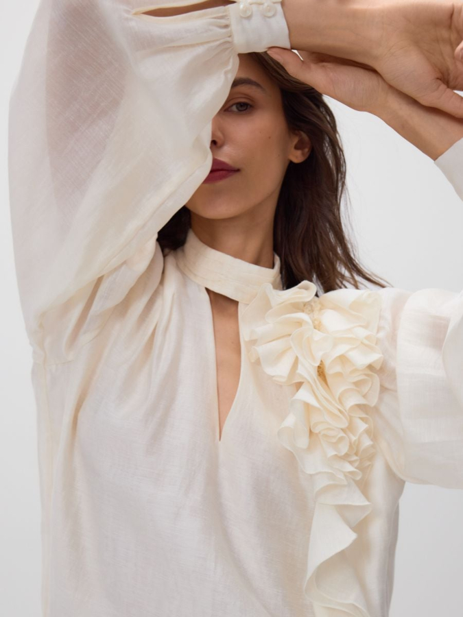 חולצה עם וולאנים דקורטיביים