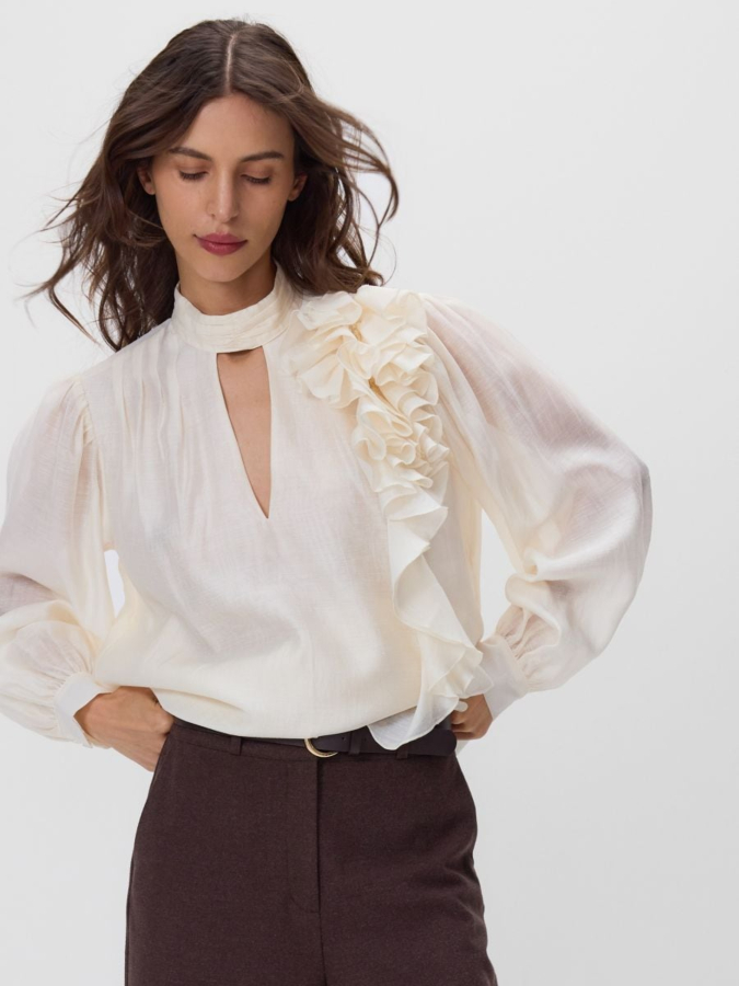 חולצה עם וולאנים דקורטיביים