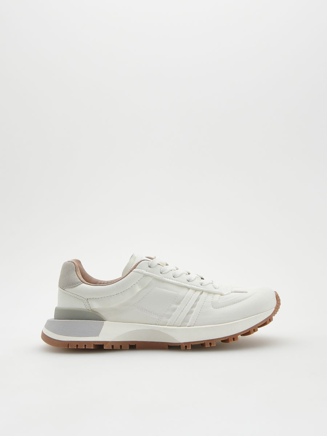 סניקרס שרוכים