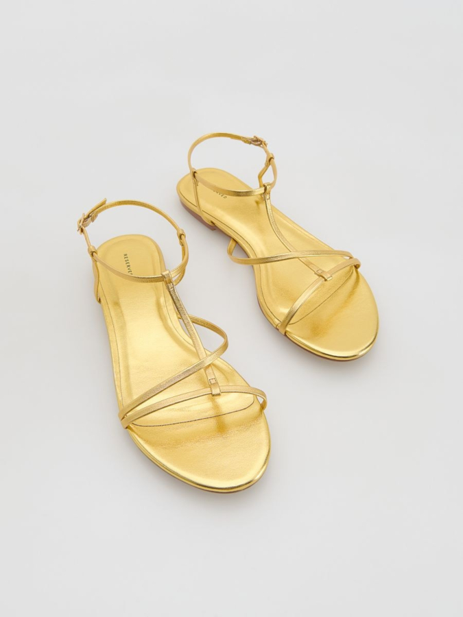 סנדלי עור עם אפקט מתכתי