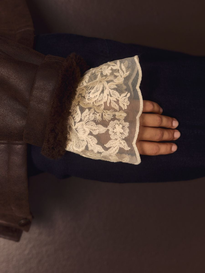 חולצה עם רקמה