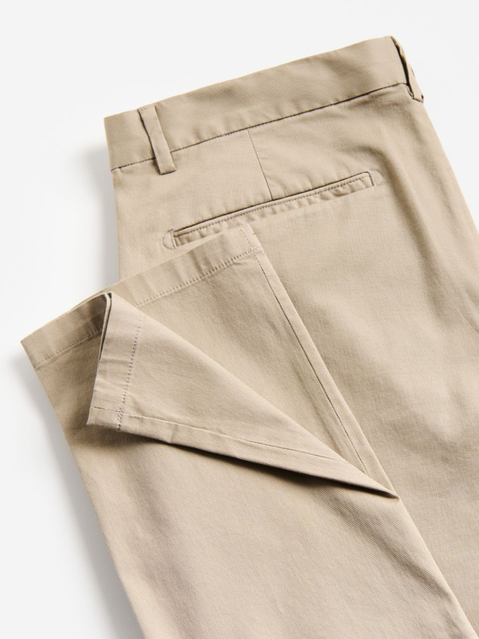 מכנסי צ'ינו בגזרת Slim Fit