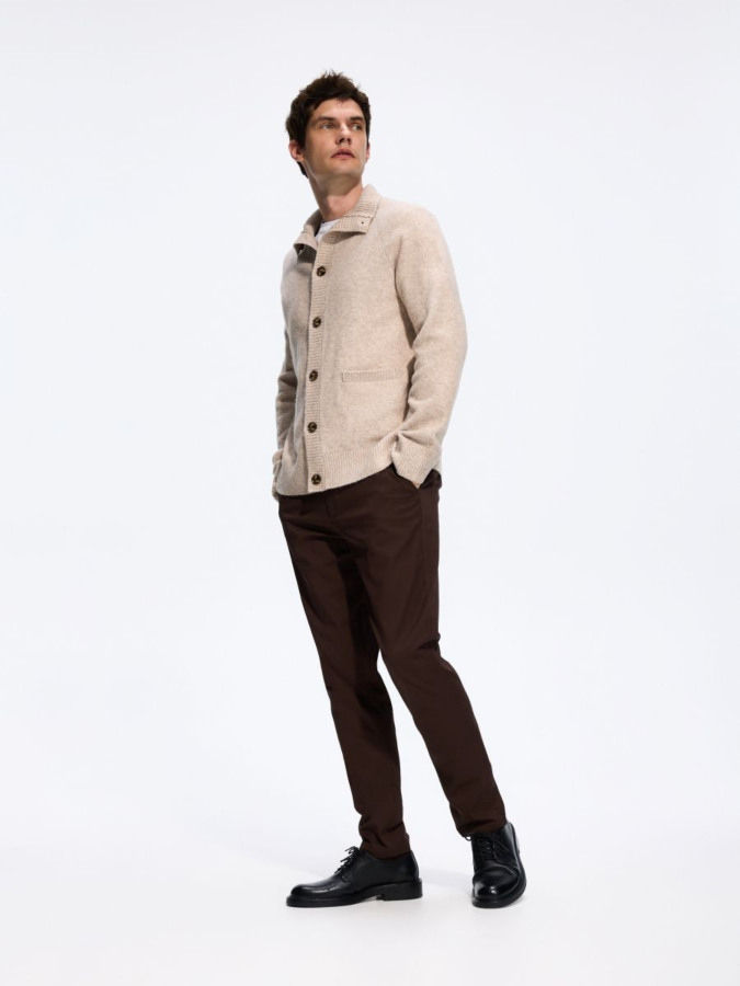 מכנסי צ'ינו בגזרת Slim Fit