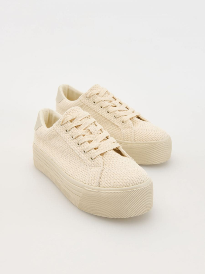 סניקרס עם סוליה עבה