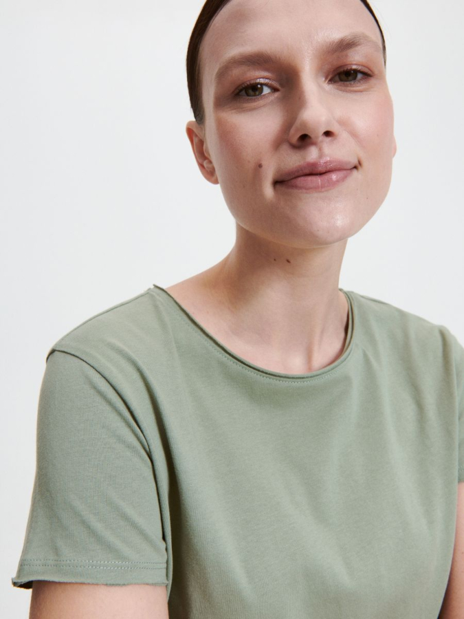 טי שירט קצרה בגזרת Regular