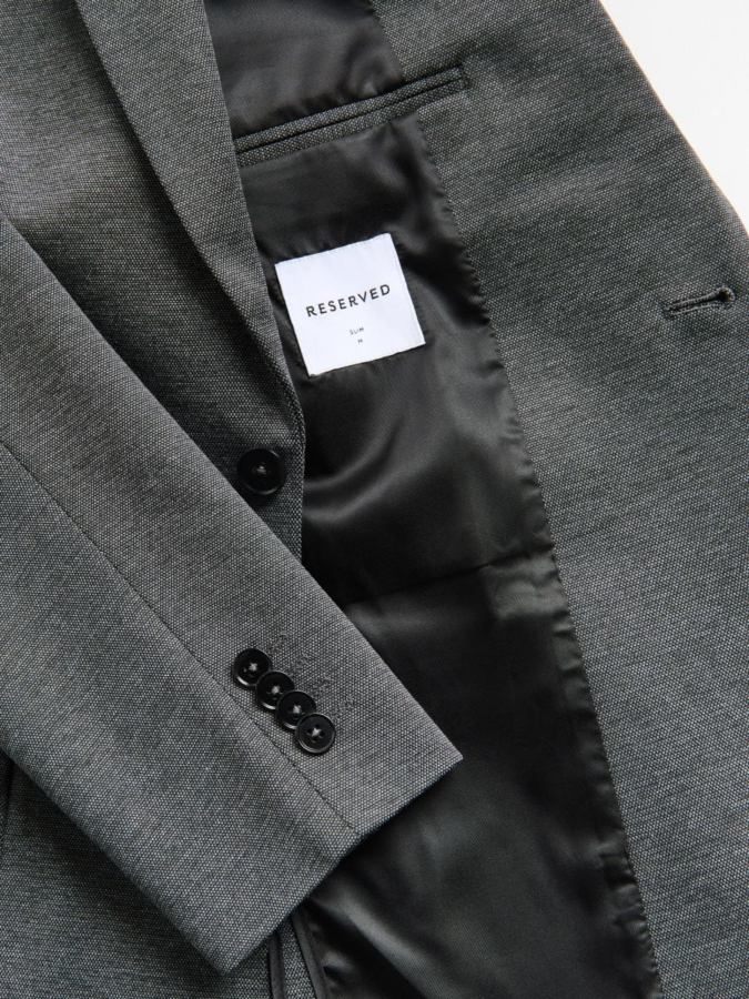 בלייזר בגזרת Slim Fit
