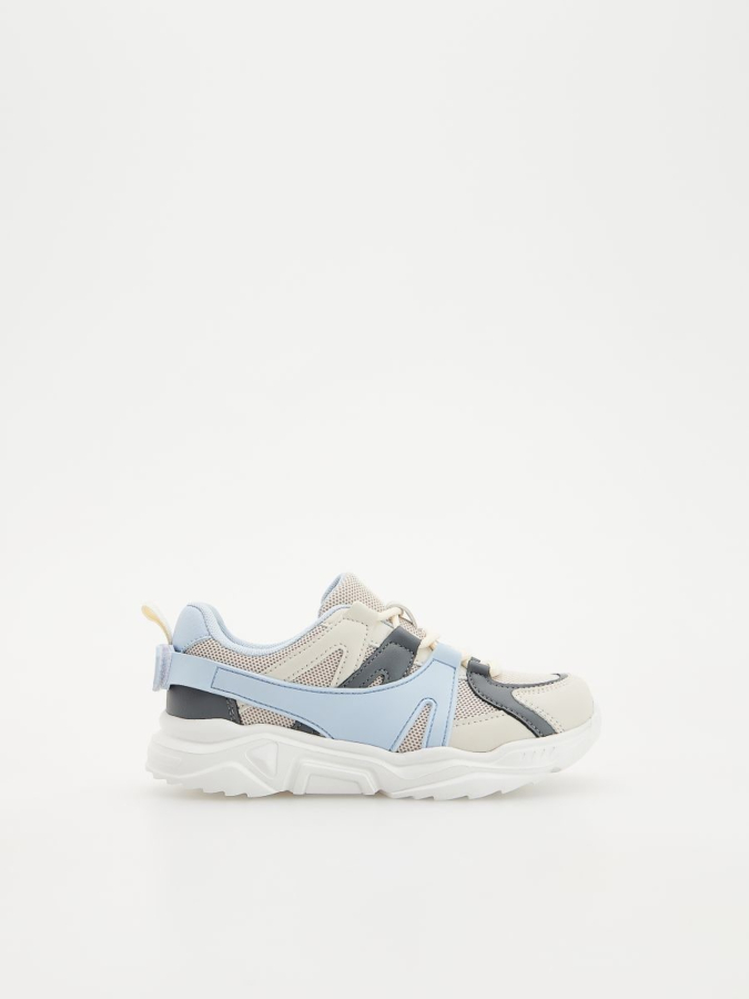 GIRLS` TREKKING SHOES