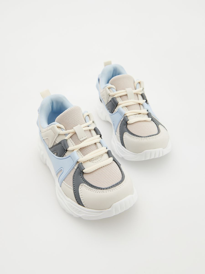 GIRLS` TREKKING SHOES