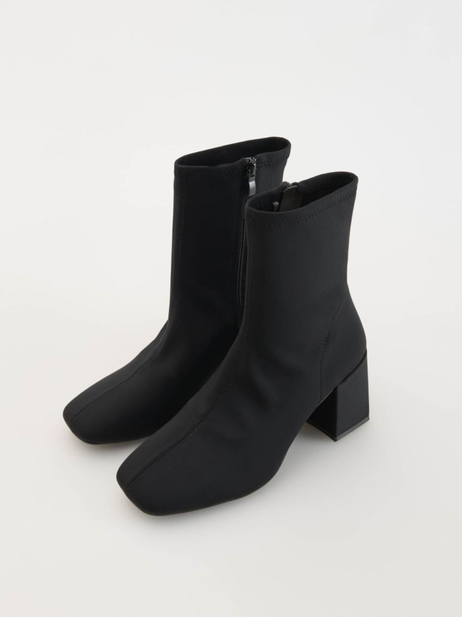 מגפי קרסול עם עקב