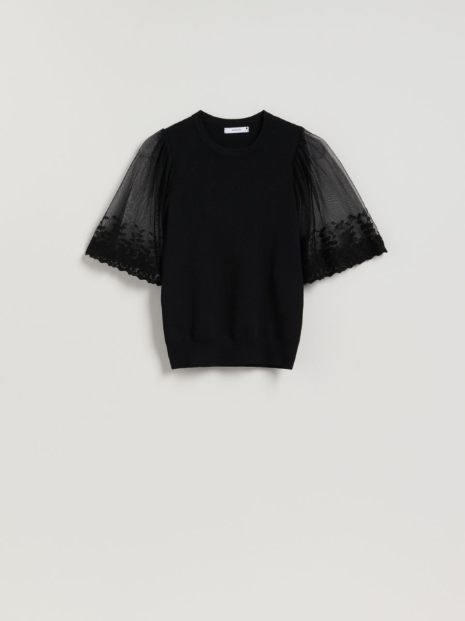 חולצה עם שרוולים מעוצבים