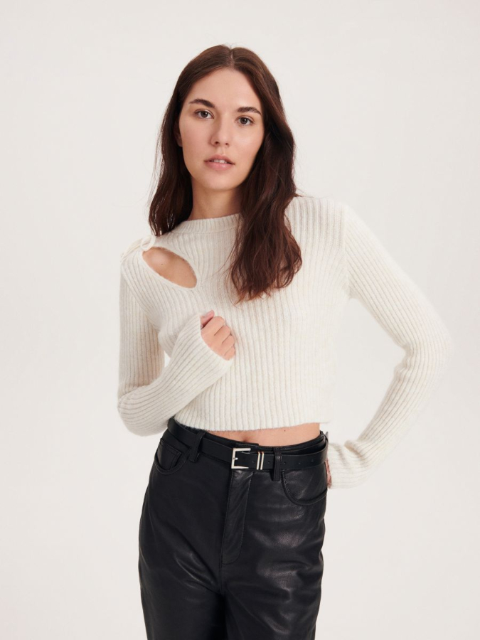 סריג עם קאט אאוט בכתף