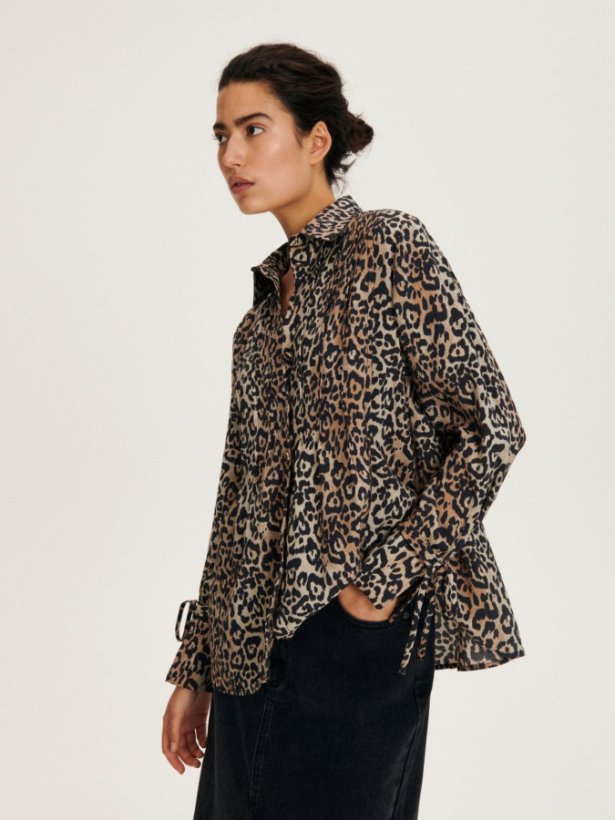 חולצה ארוכה מכופתרת בעיצוב קפלים