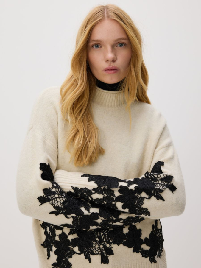 סוודר עם תחרה