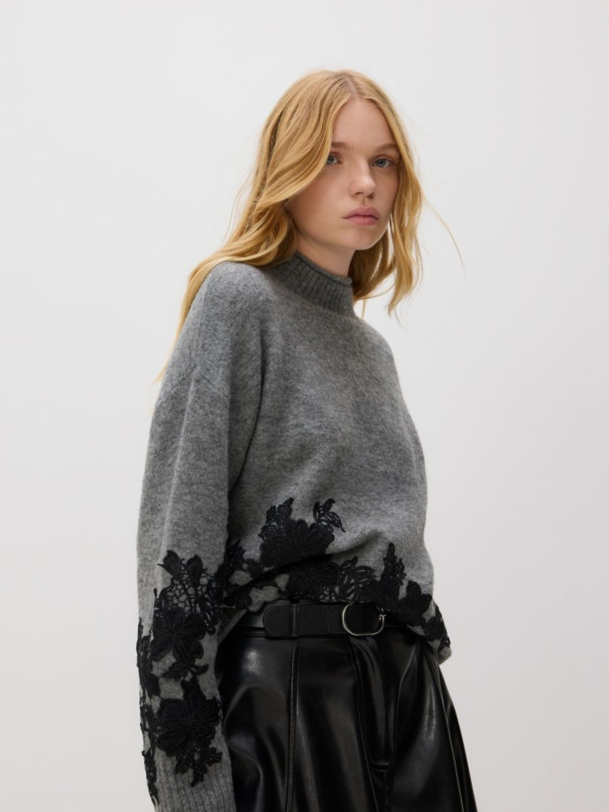 סוודר עם תחרה