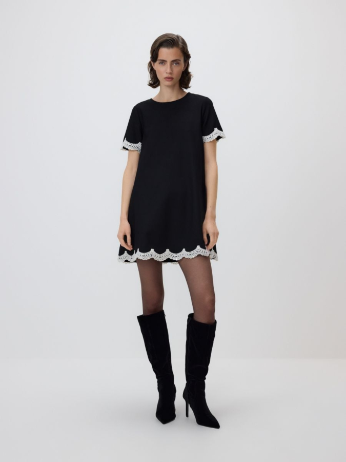 שמלת מיני עם עיטורים מעוצבים